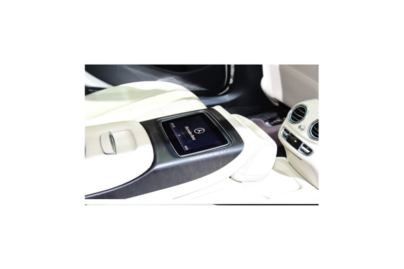 汽車(chē)后座娛樂(lè)系統(tǒng)防護(hù)玻璃